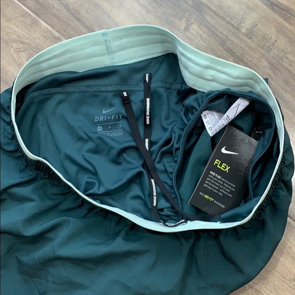 NIKE RUNNING DRI-FIT WMNS athletic shorts - Picture 5 of 9